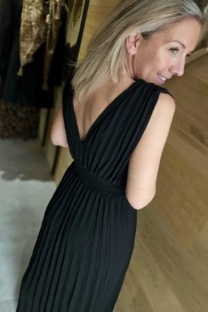 Robe noire plissée