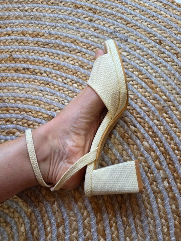 Sandales à talons - Beige – Image 3