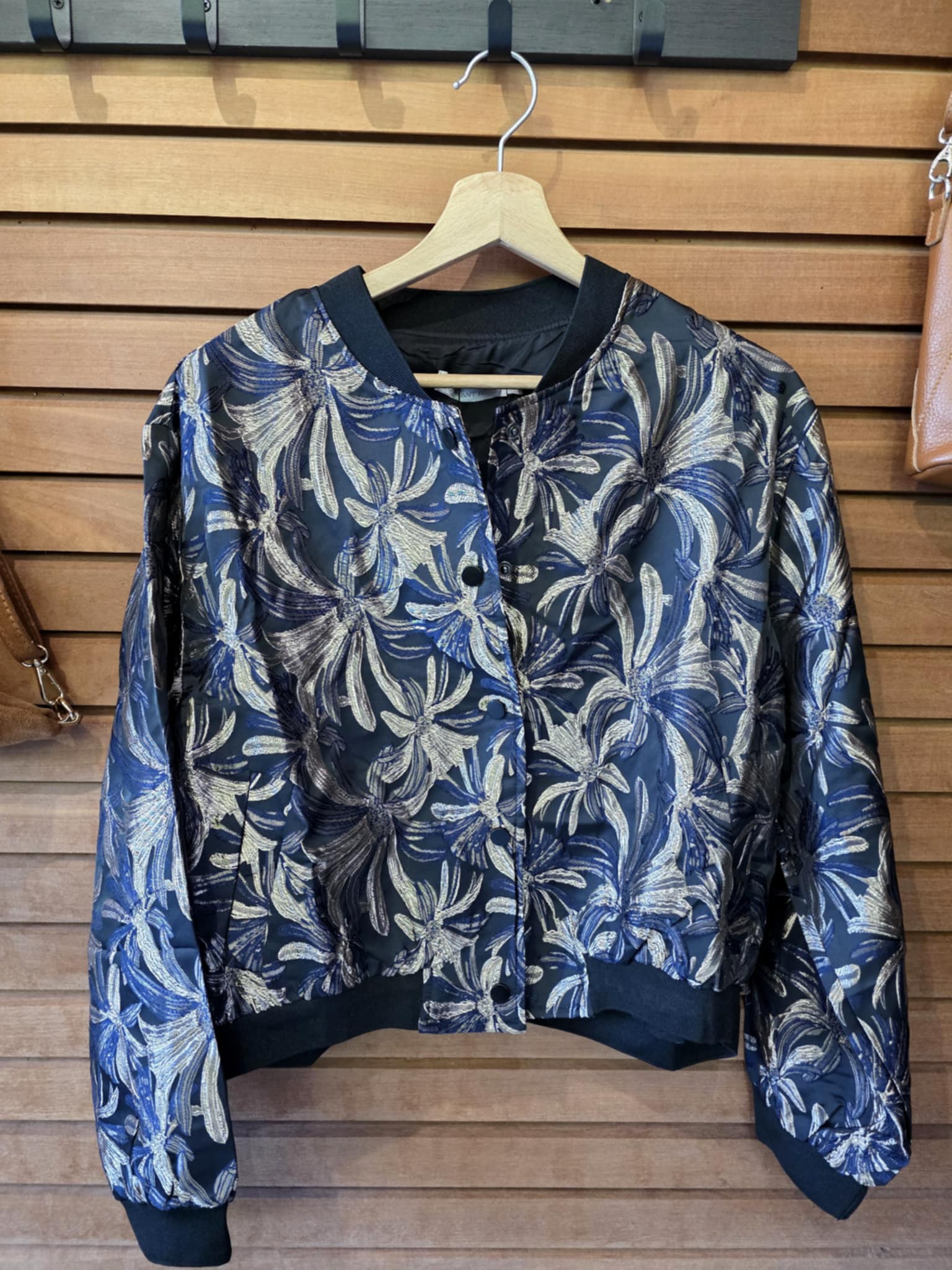 Bomber chic fleuri - Bleu/Doré – Image 2