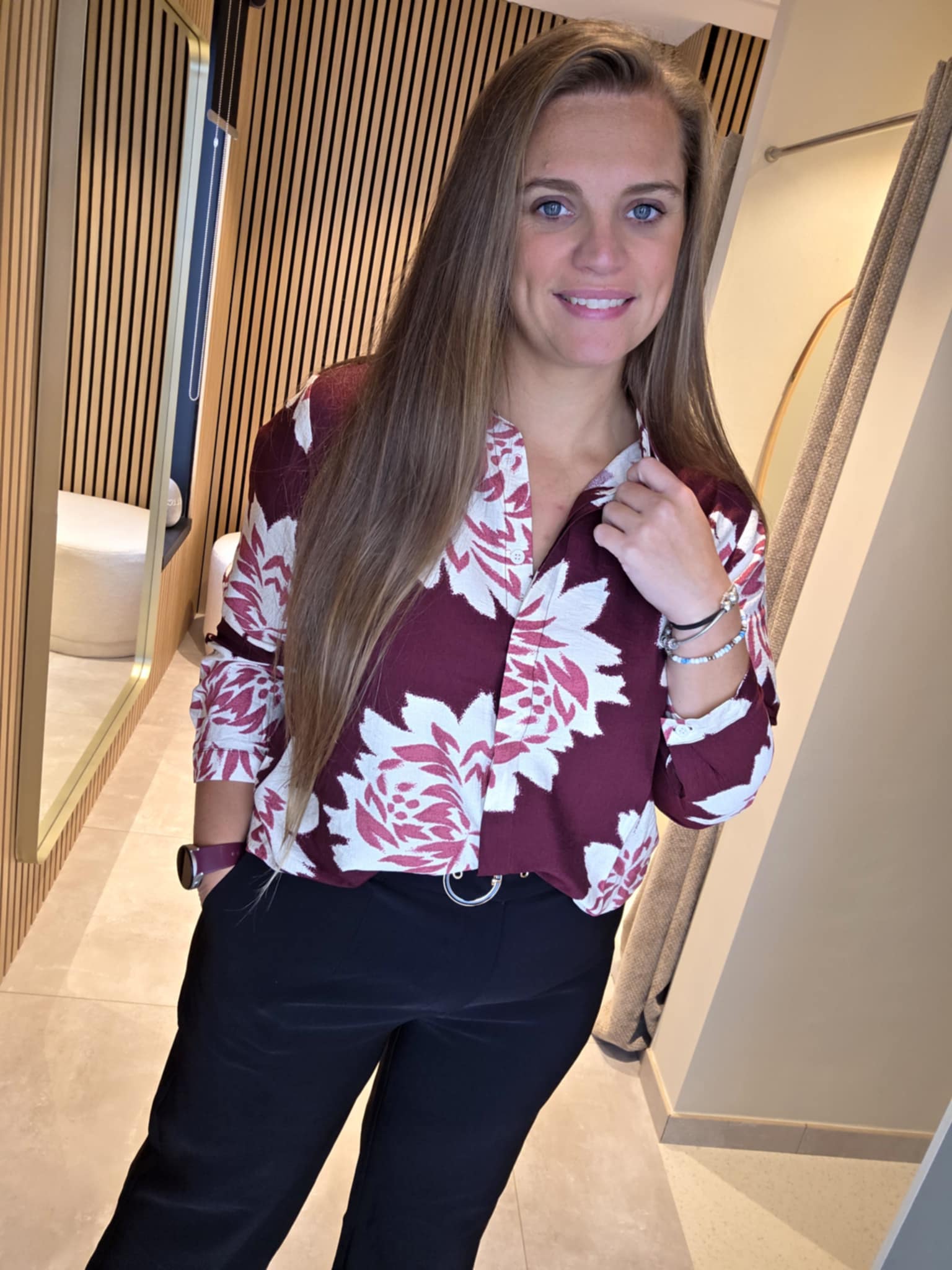 Lilie Plus - Pantalon classique noir avec ceinture – Image 6