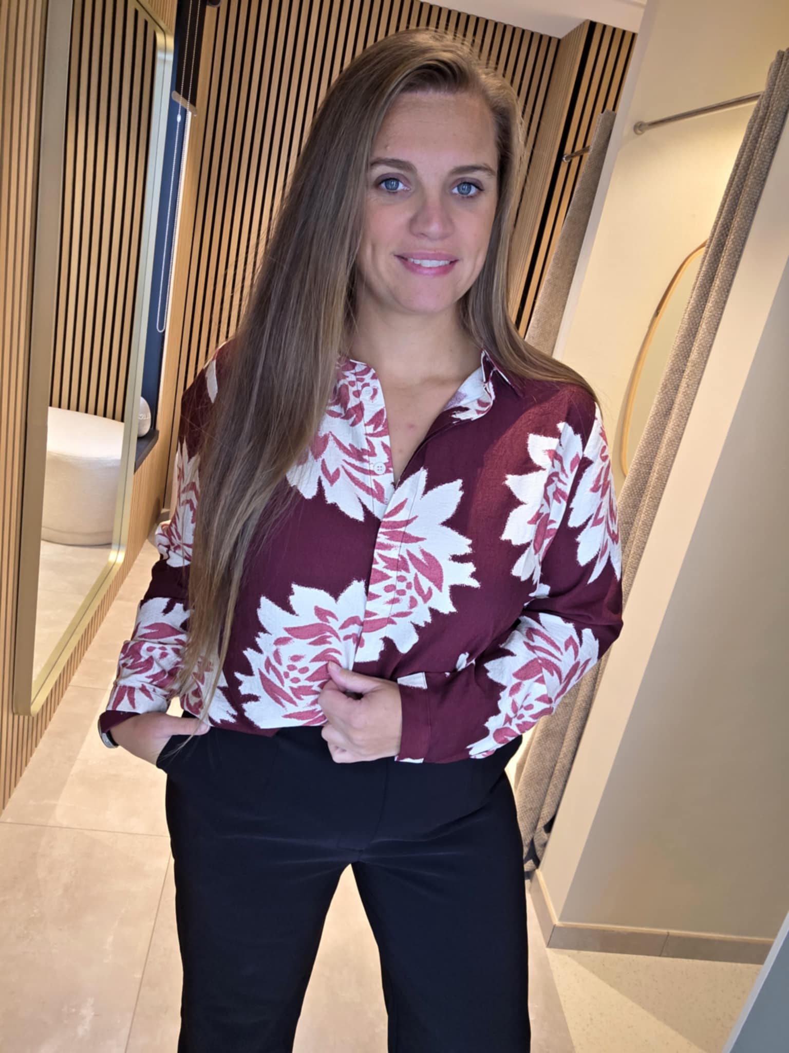 Lilie Plus - Pantalon classique noir avec ceinture – Image 5