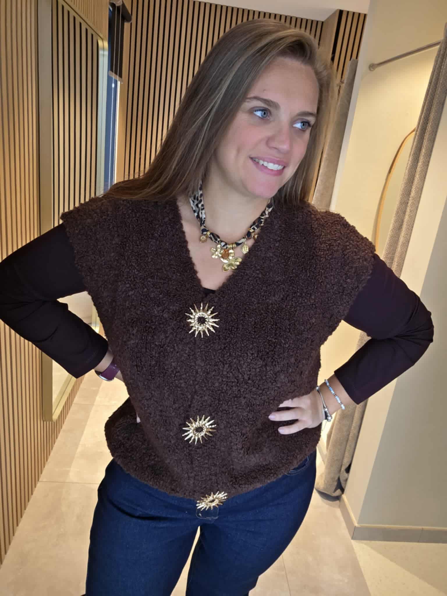 Lilie Plus - Gilet Bouclettes - Marron – Image 3