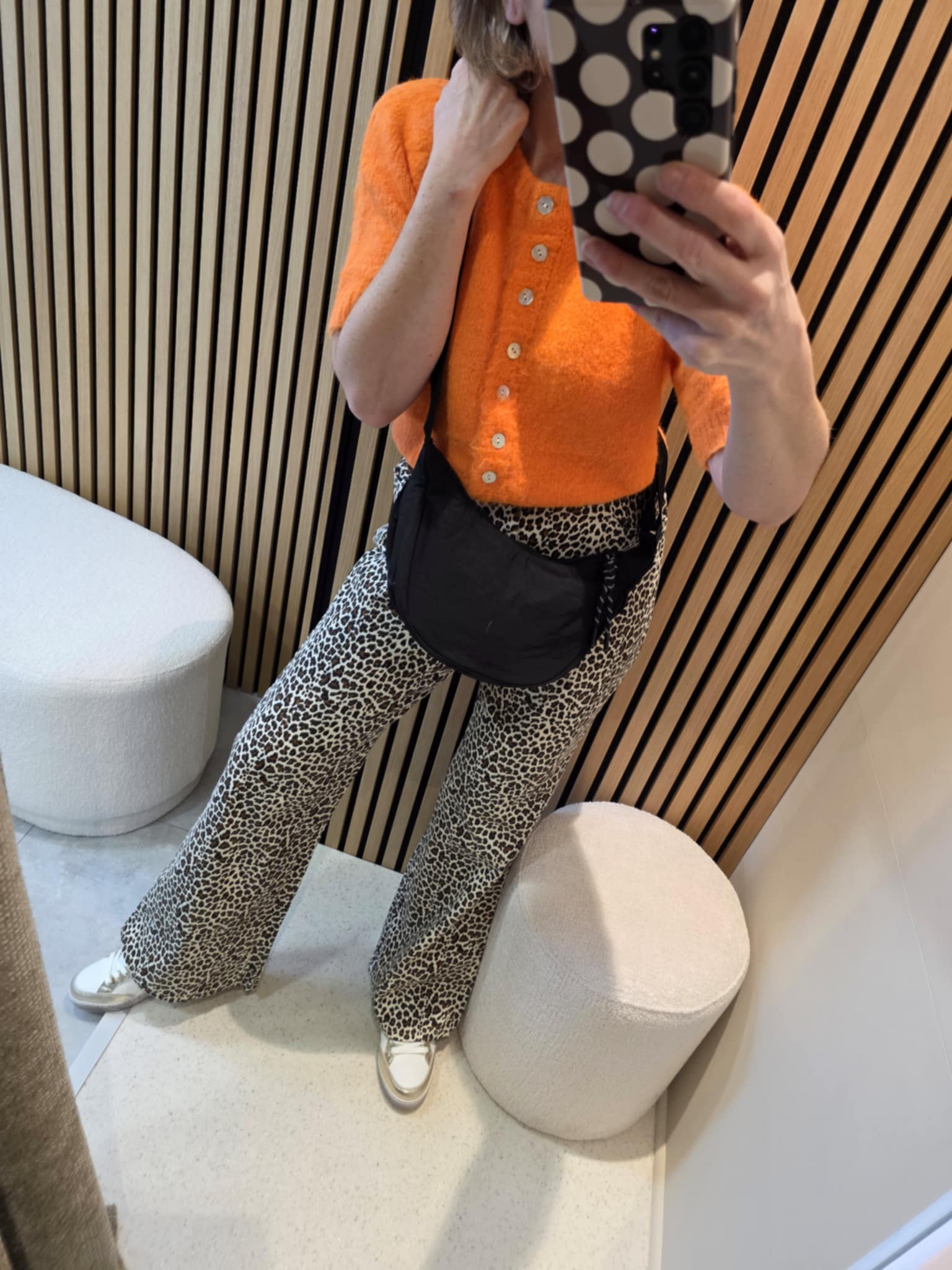 Petit gilet orange – Image 4