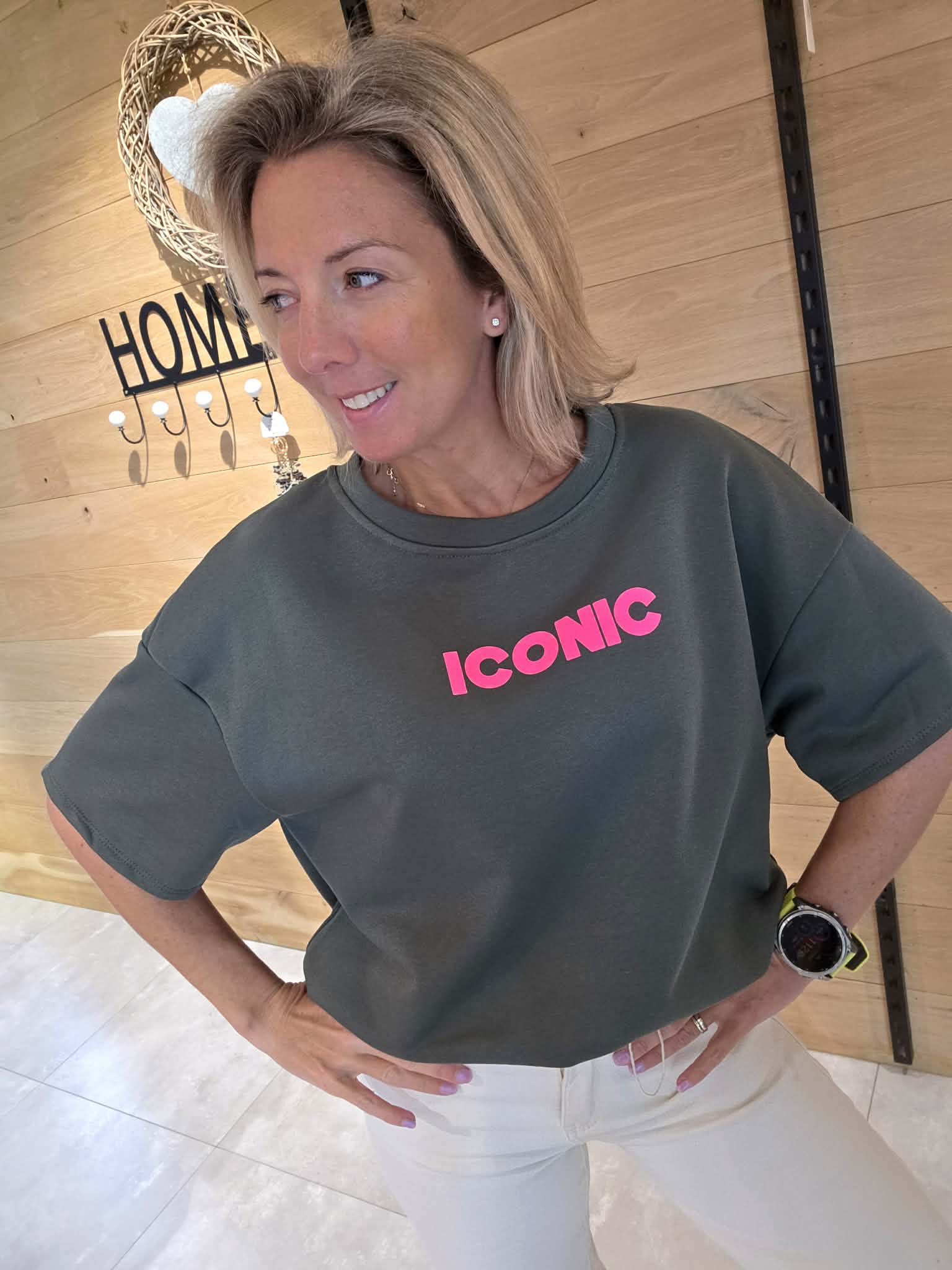 T-Sweat Iconic - Kaki – Image 2