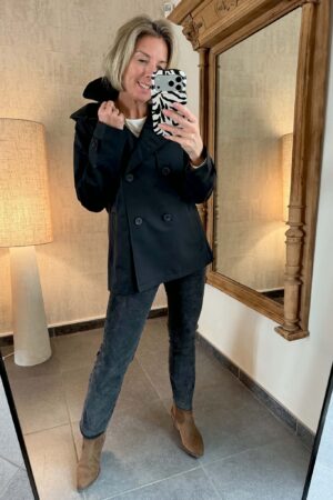 Trench noir avec capuche