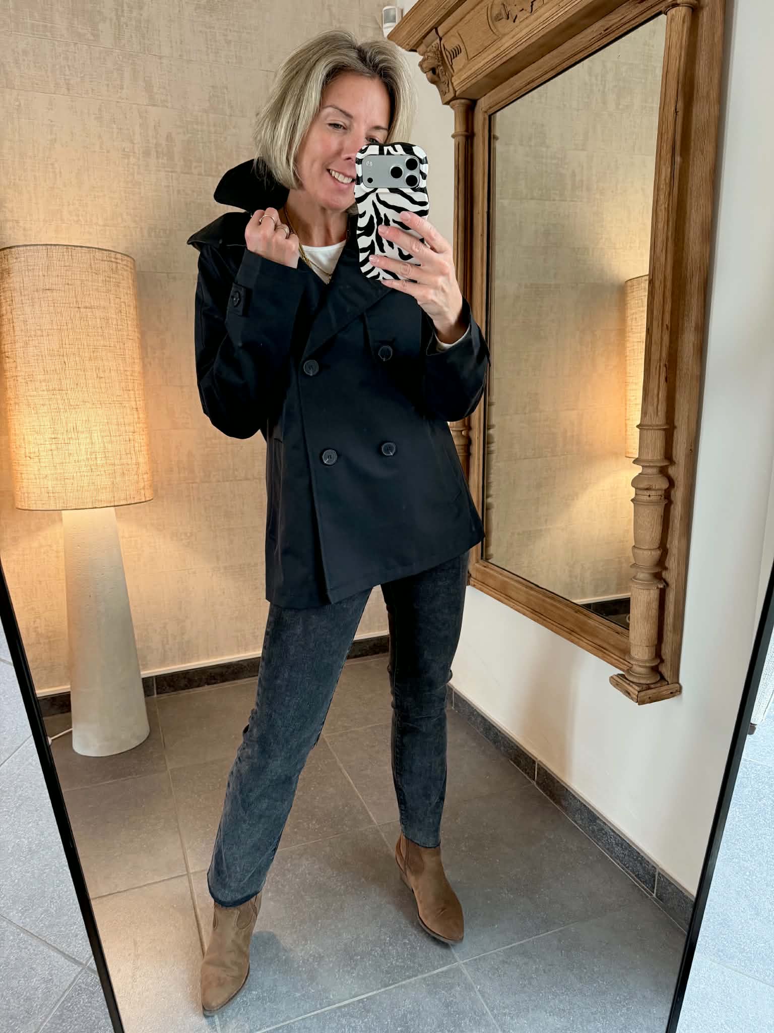 Trench noir avec capuche
